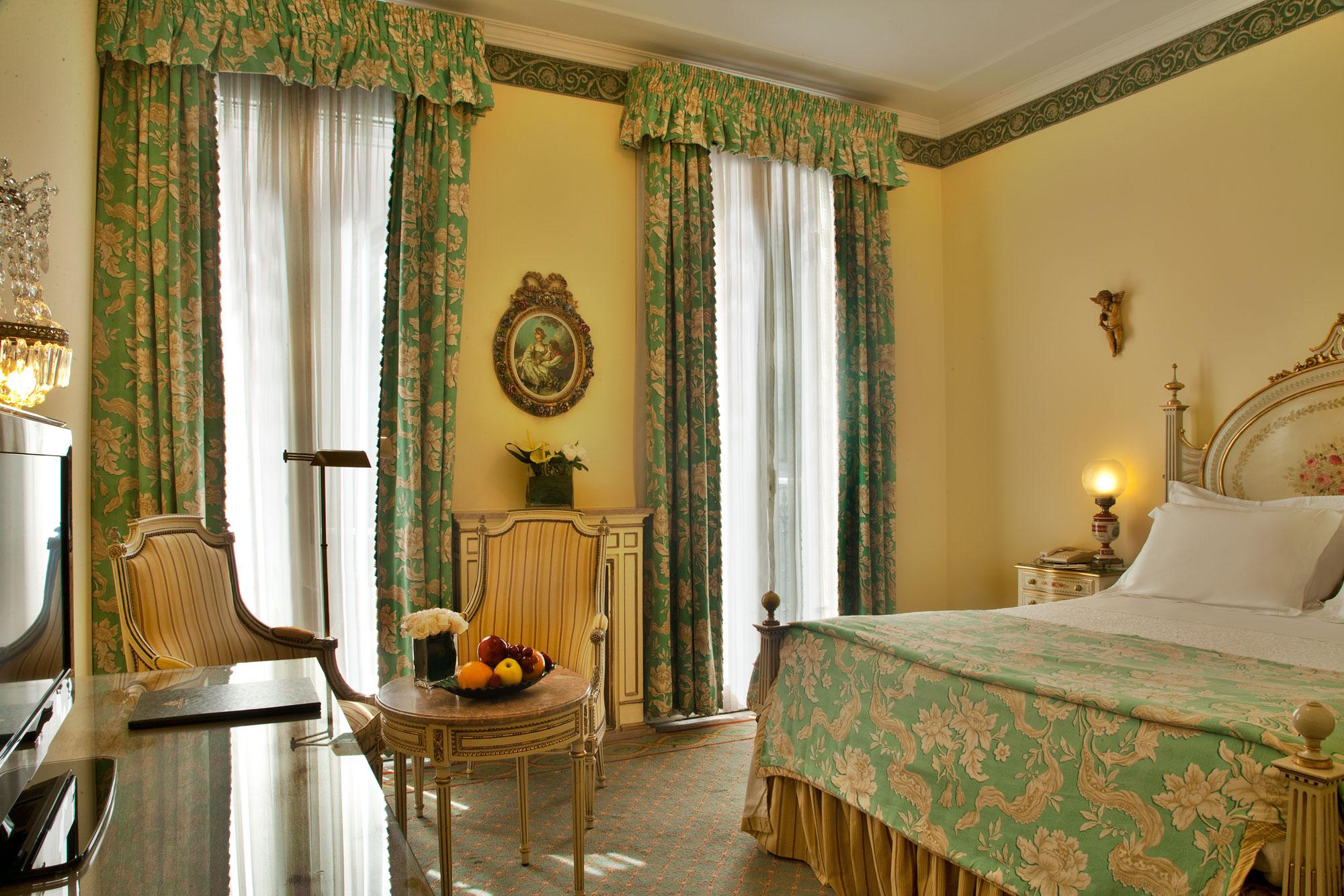 Hotel Avenida Palace Lisbon Bagian luar foto A room at the hotel