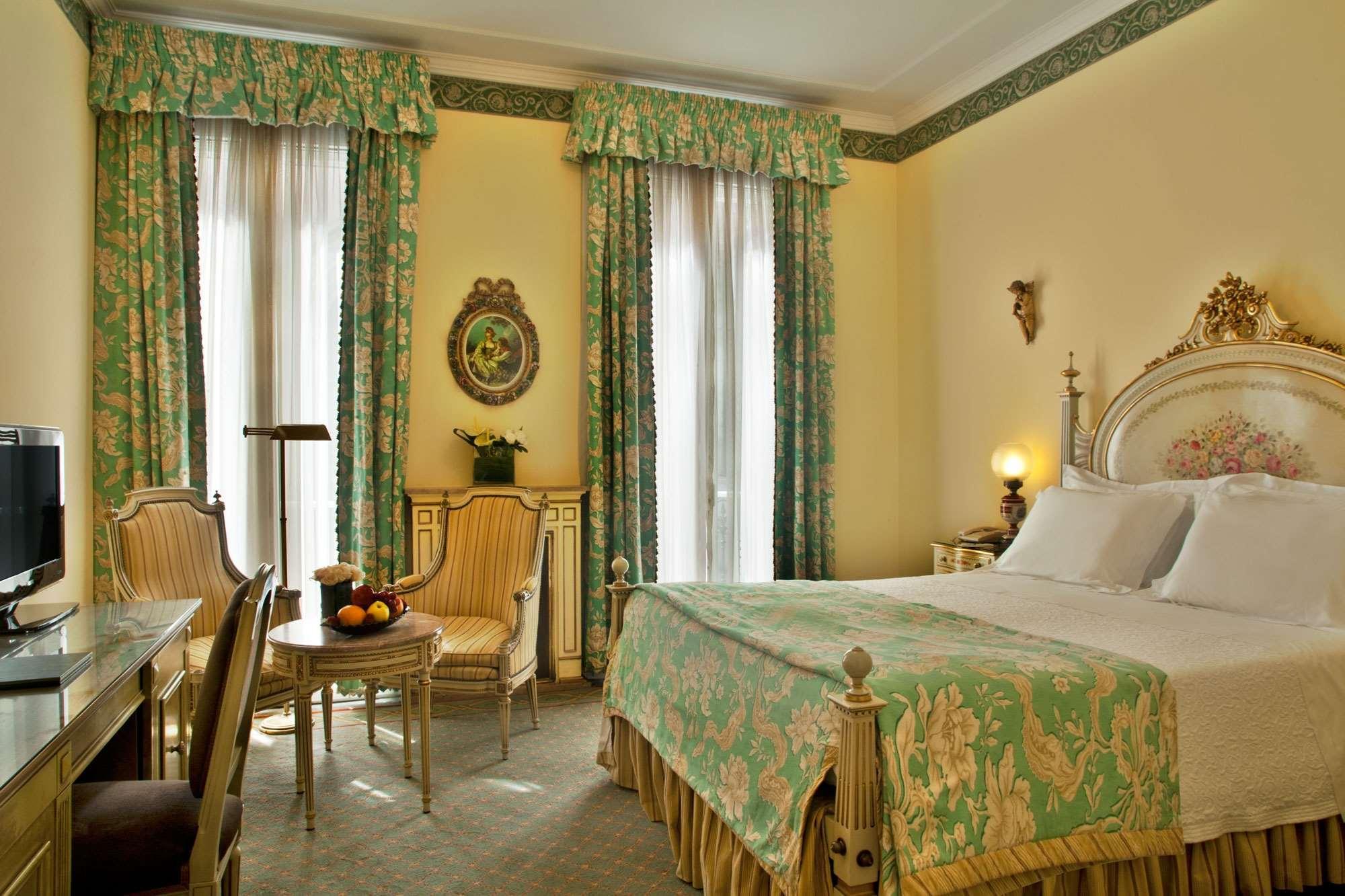 Hotel Avenida Palace Lisbon Bagian luar foto A room at the hotel