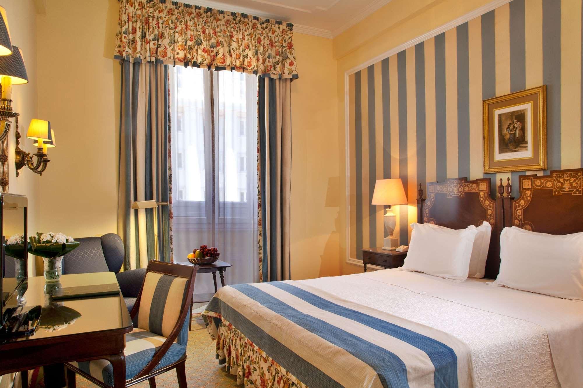 Hotel Avenida Palace Lisbon Bagian luar foto A room at the hotel