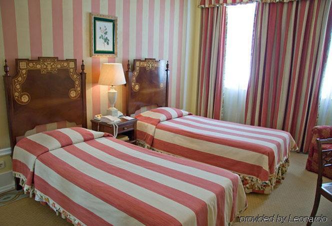 Hotel Avenida Palace Lisbon Ruang foto A room at the hotel