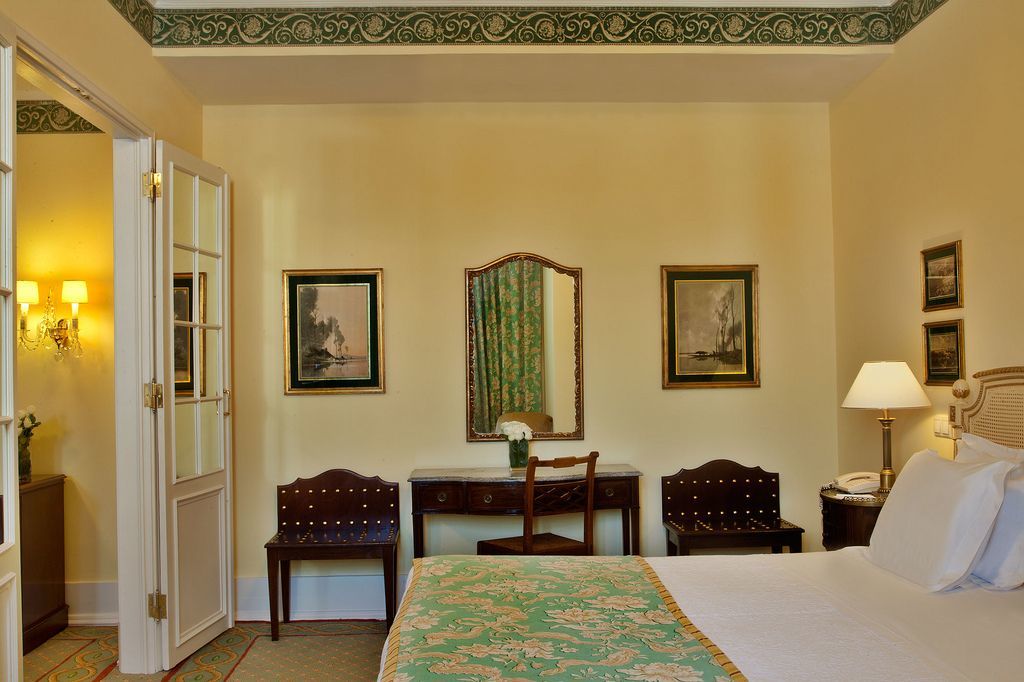 Hotel Avenida Palace Lisbon Bagian luar foto A room at the hotel