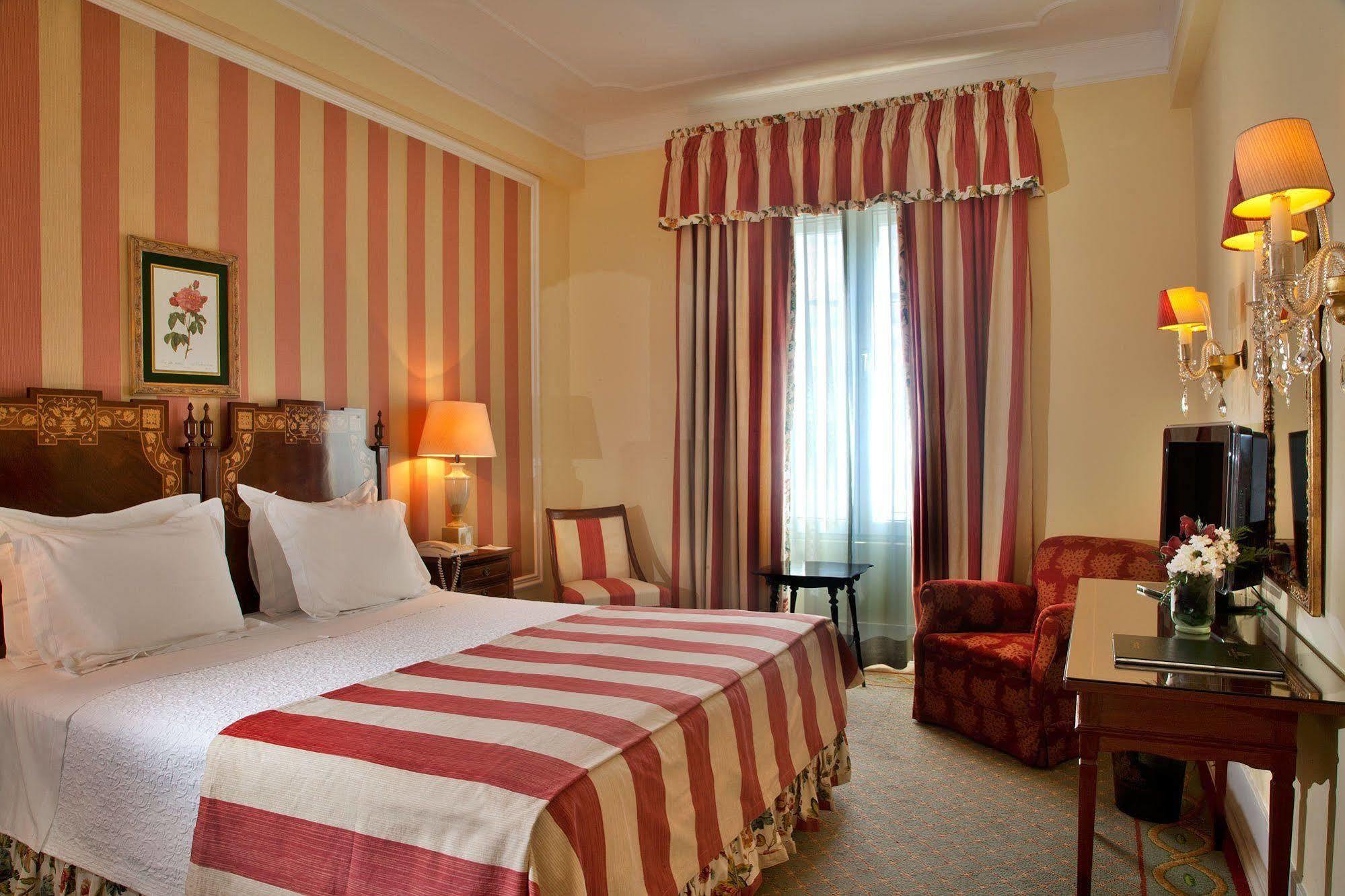 Hotel Avenida Palace Lisbon Bagian luar foto A room at the hotel