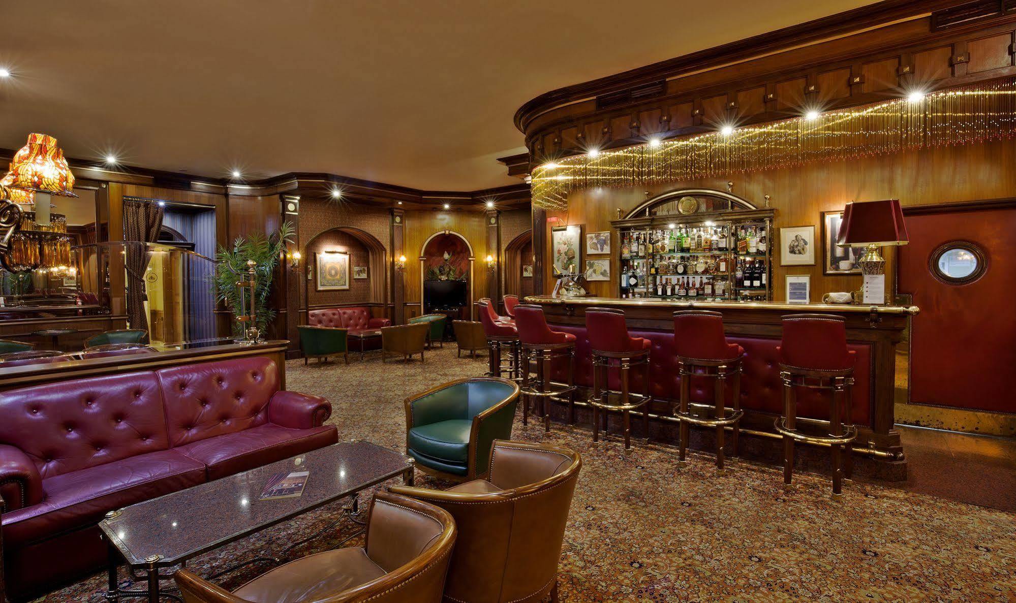 Hotel Avenida Palace Lisbon Bagian luar foto The bar at the Savoy